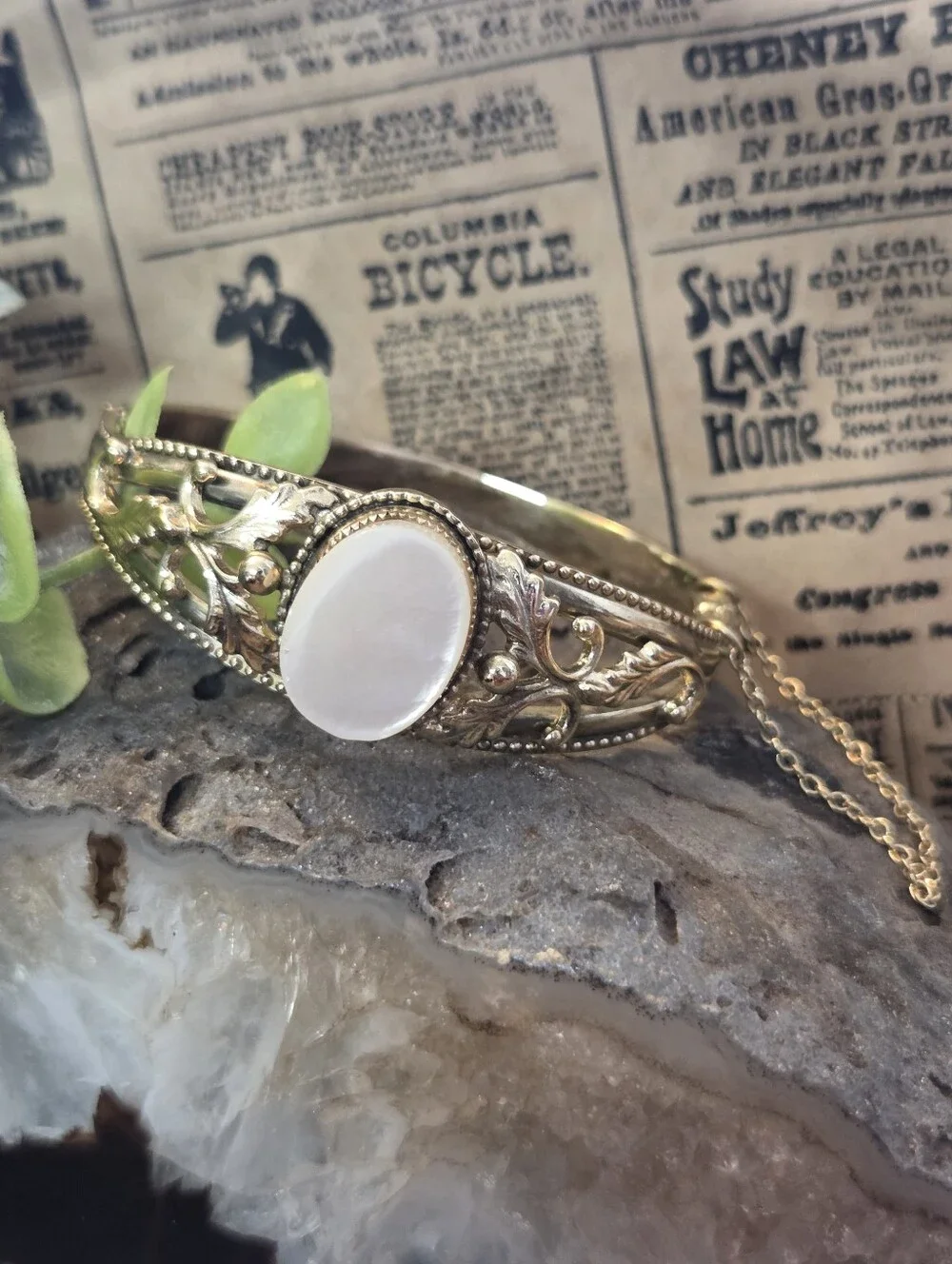 Stunning Vintage Mother Of Pearl Bangle Bracelet Floral Detail & Safety Chain
